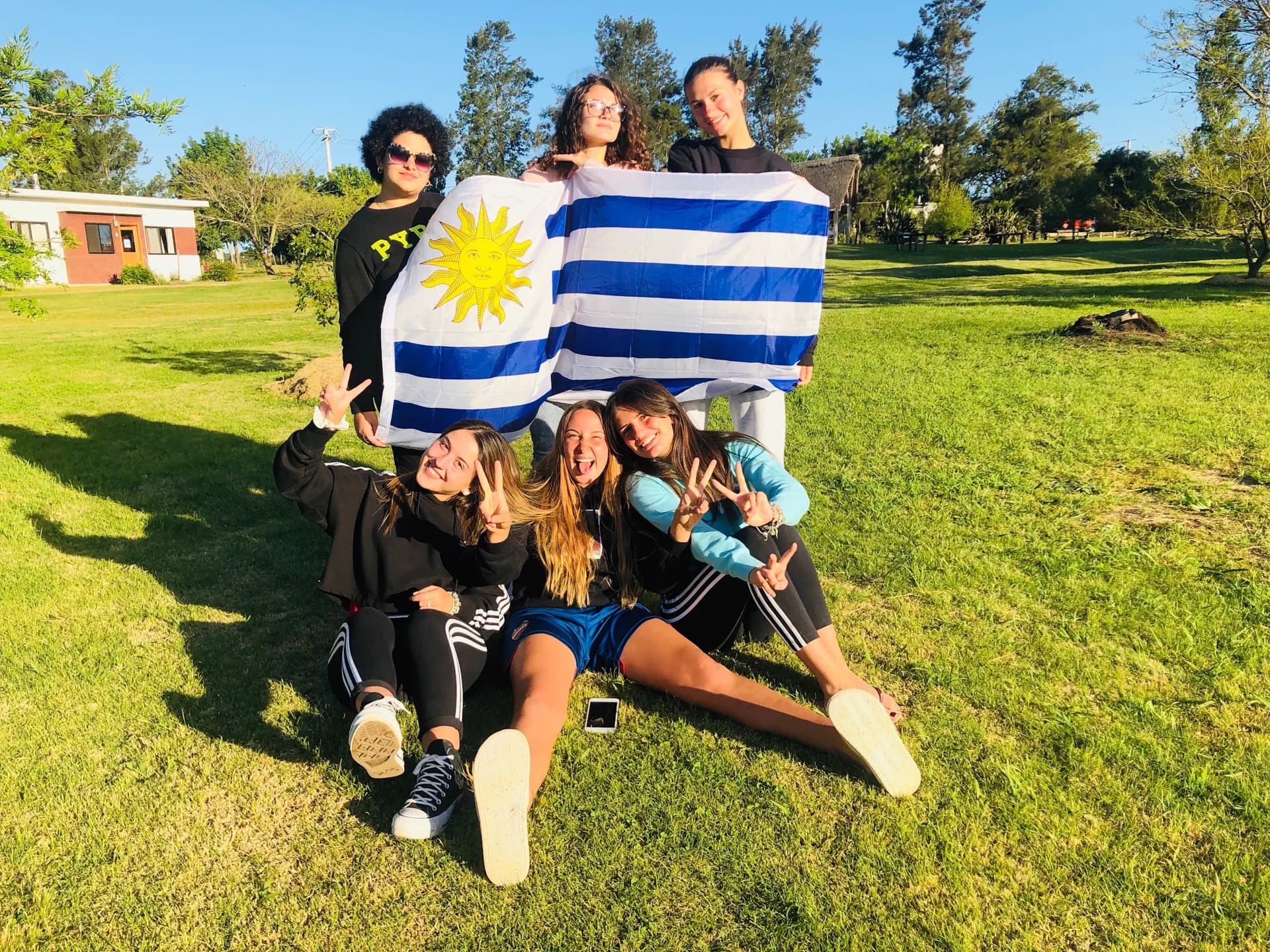 Alessia Imola Y Psc Nhuru 2020   Uruguay   Studentessa   Gruppo   Bandiera   Pag Programma   Orizzontale (3)