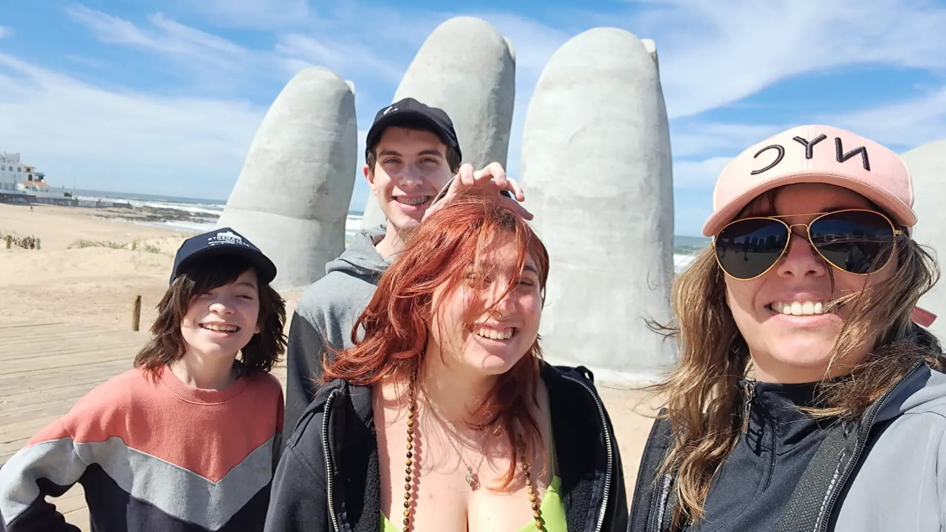 Giulia De Cunsolo Smuru 2023    Uruguay   Studentessa   Amiche   Pag Programma   Orizzontale (10)