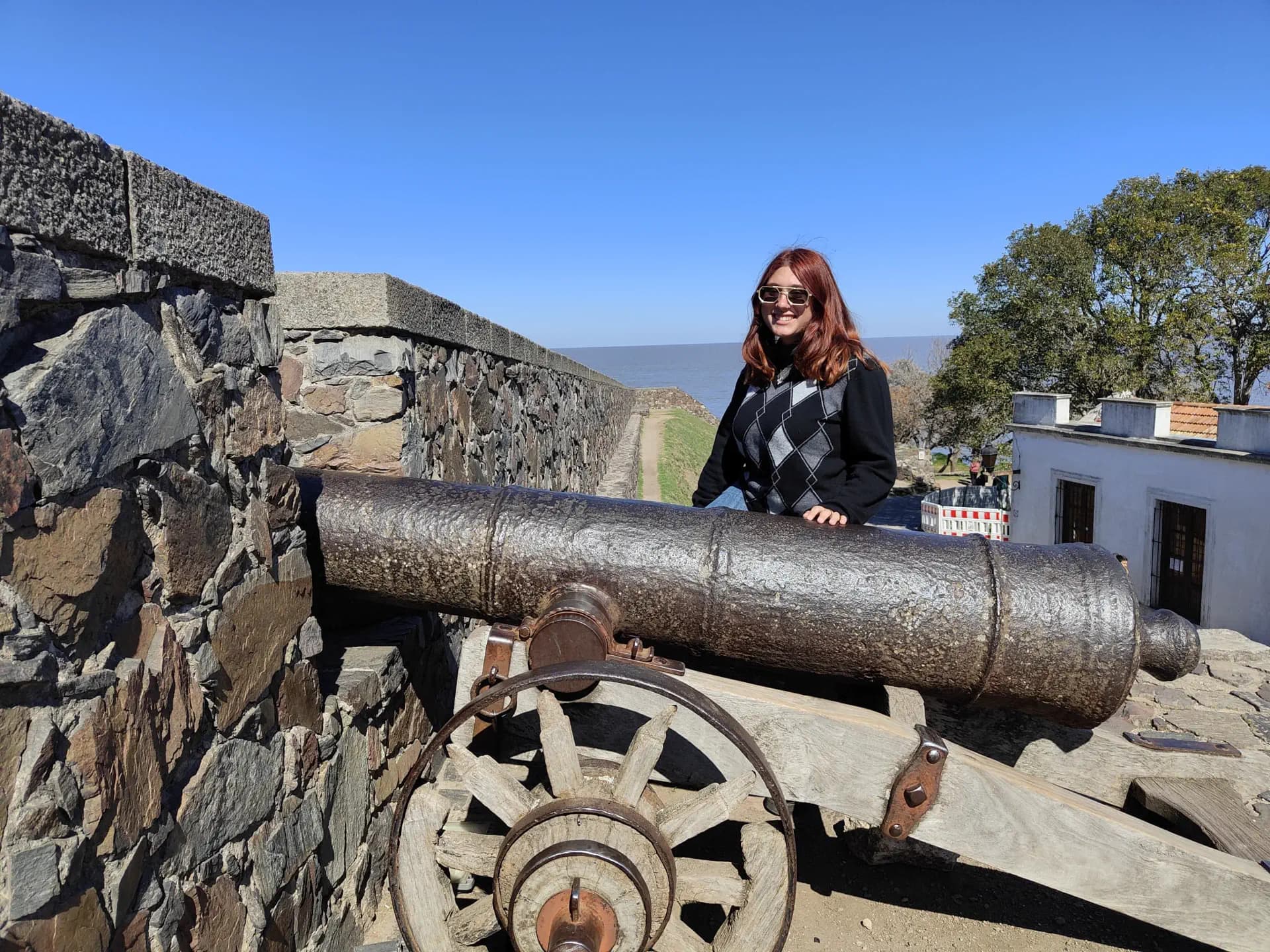 Giulia De Cunsolo Smuru 2023    Uruguay   Studentessa   Monumento   Pag Programma   Orizzontale (6)