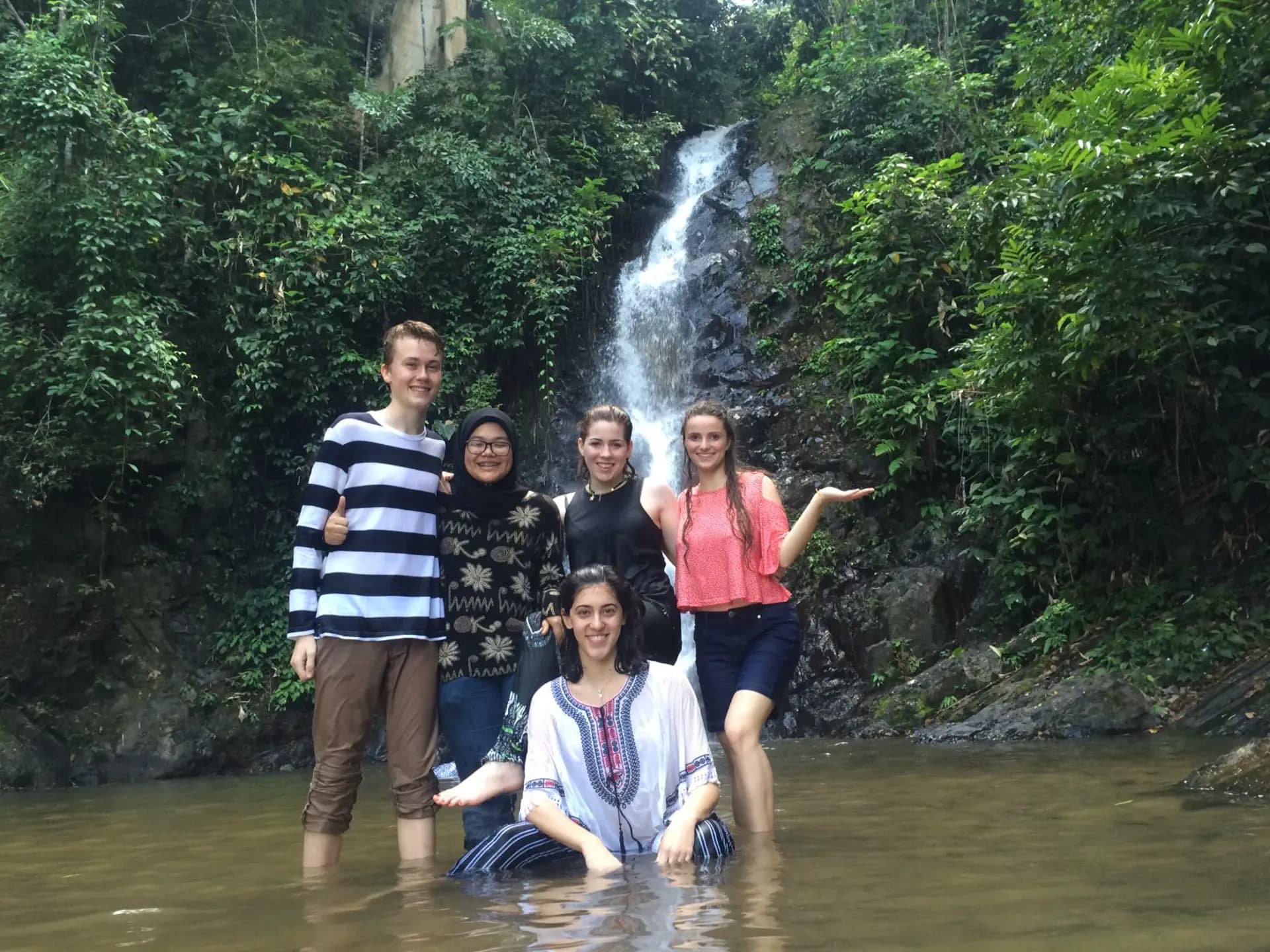 Giulia Viganò   Ypmas 2016   Malesia   Amici   Paesaggio   Studentessa   Pag Programma  Orizzontale (6)