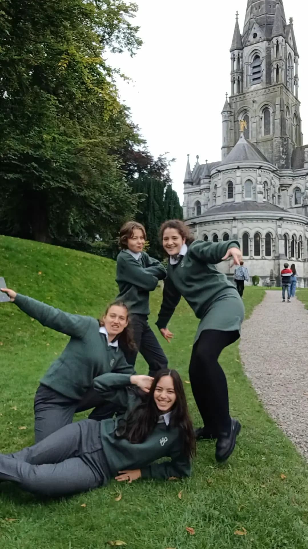 Anna Lascioli Y Psc Nh 2023  Irl   Irlanda   Studentessa   Amiche   Manumento   Divisa     Pag Programma   Verticale