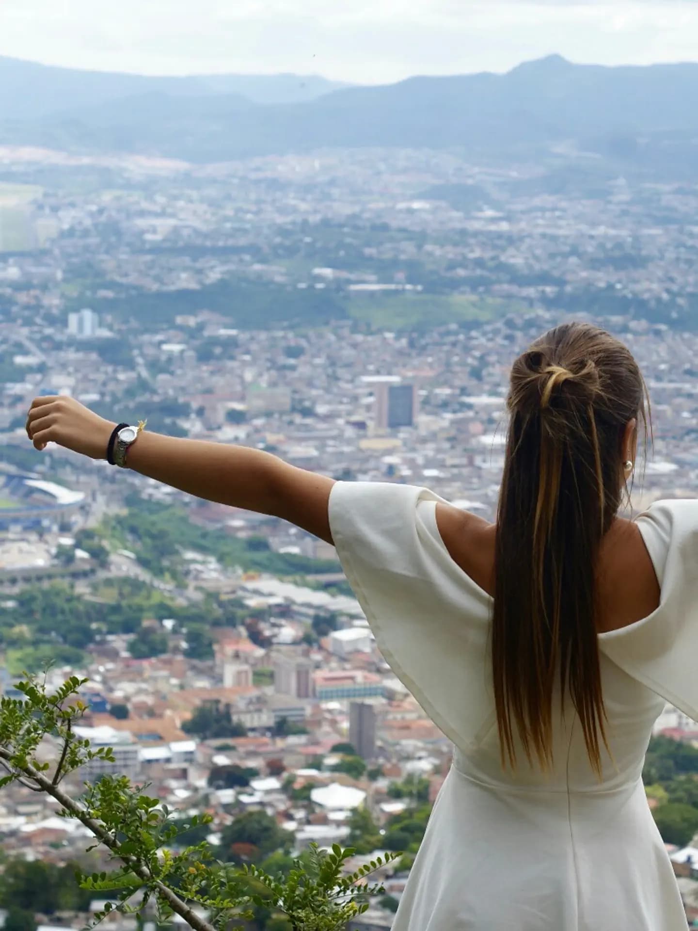 Giorgia Vainò Yphon 2016 Honduras Studentessa Pag Programma Paesaggio Città Spalle Verticale (1)