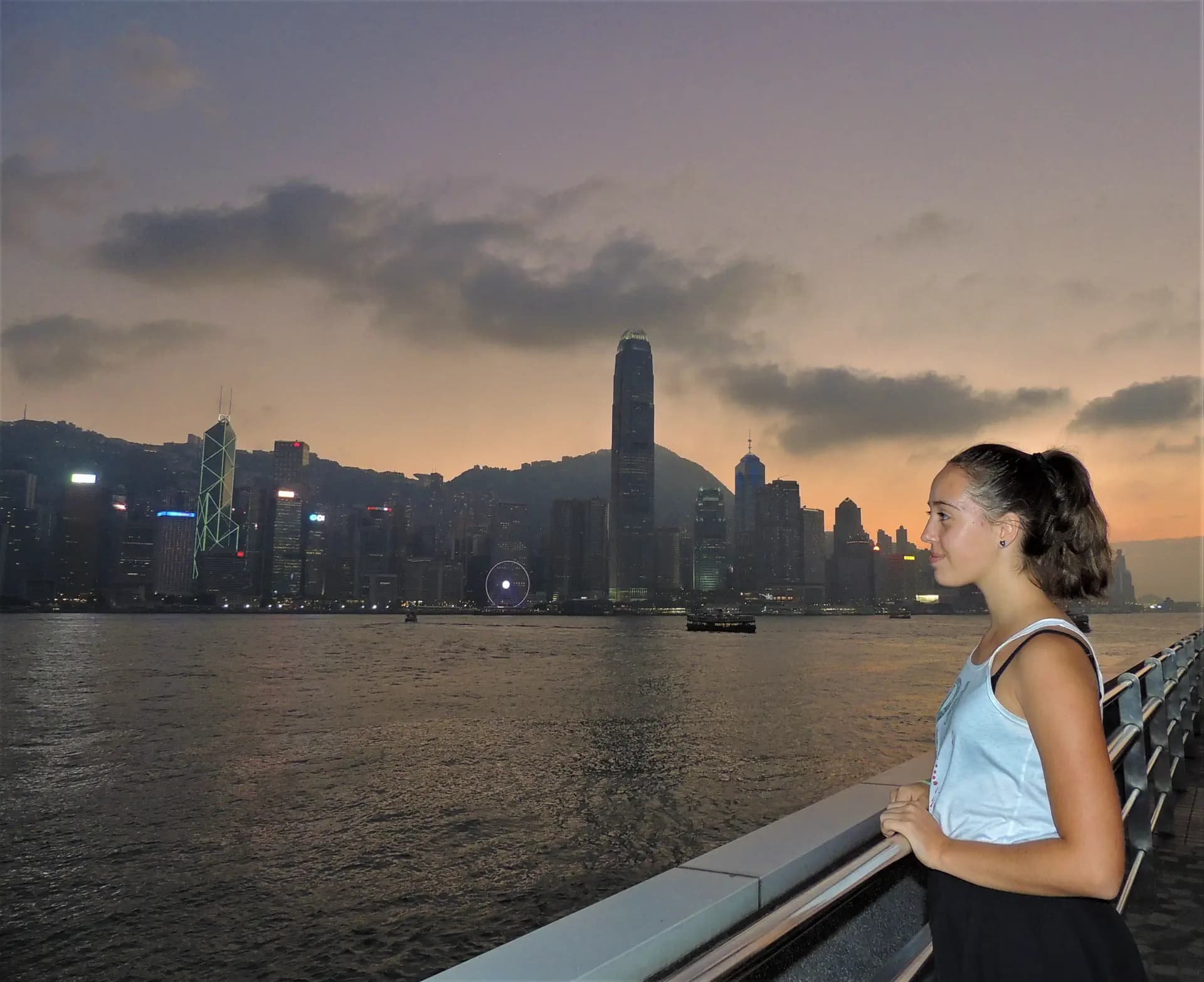 Arianna Manavella Yphk G2016   Hong Kong Città   Paesaggio   Trampnto     Pag Programma   Orizzontale (2)