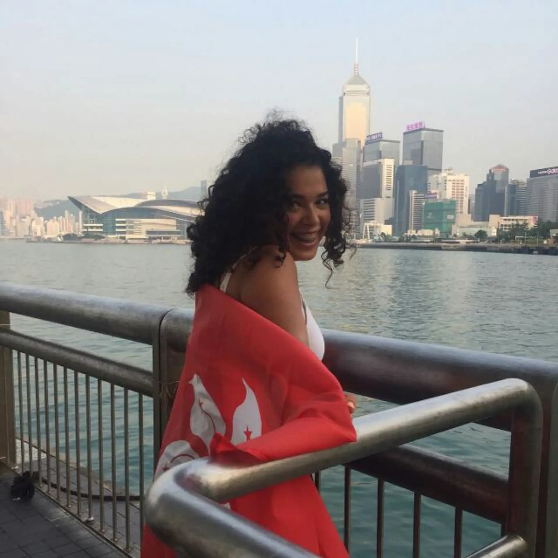Daniela Patricia Gonzalez  Hong Kong  Studentessa   Città   Paesaggio   Bandiera   Spalle   Pag Paese   Orizzontale