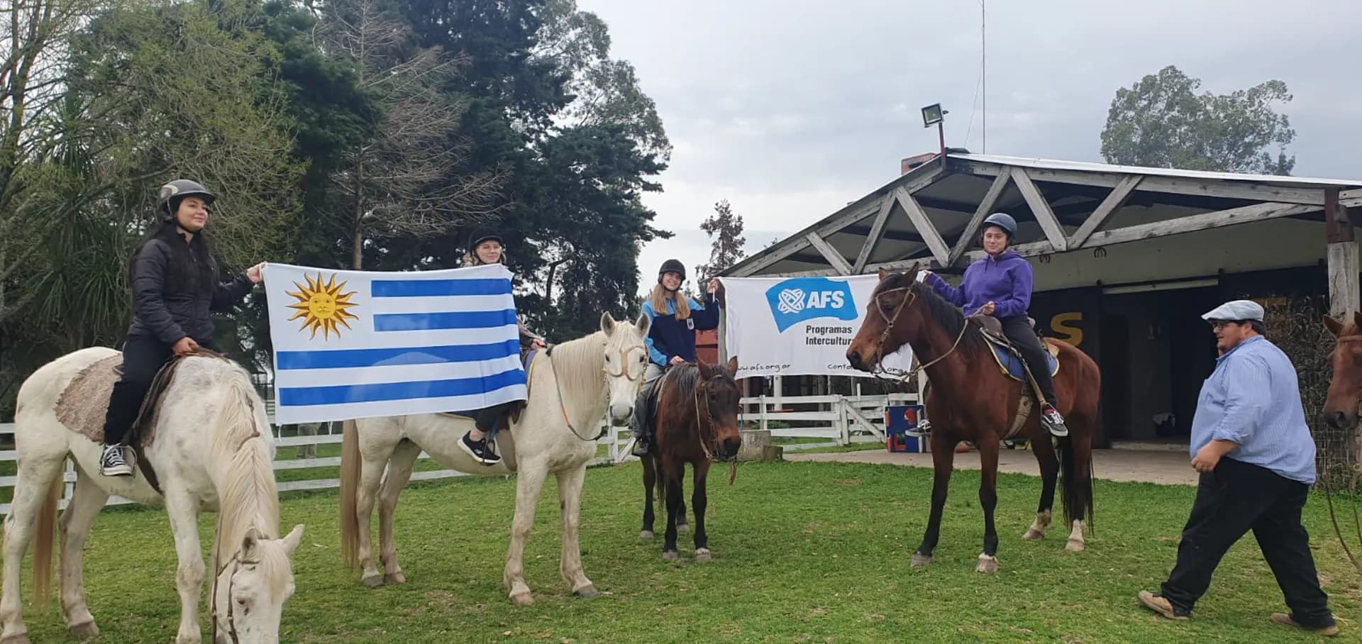 Giulia De Cunsolo Smuru 2023 Uruguay Studentessa Bandiera Pag Programma Orizzontale (8)