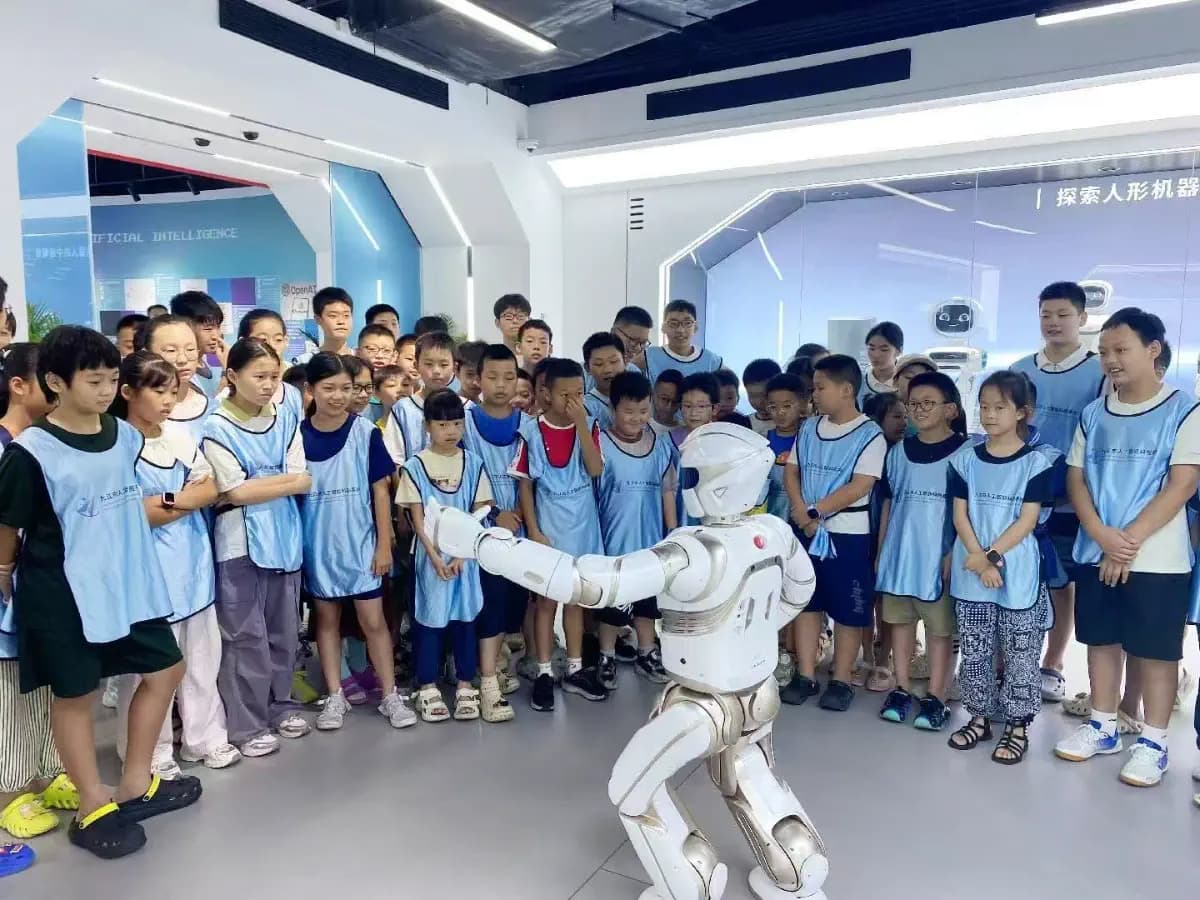 Afs IP Cina E Hong Kong Orizzontale Studenti Gruppo Attività Robot Paese Vacanza Studio