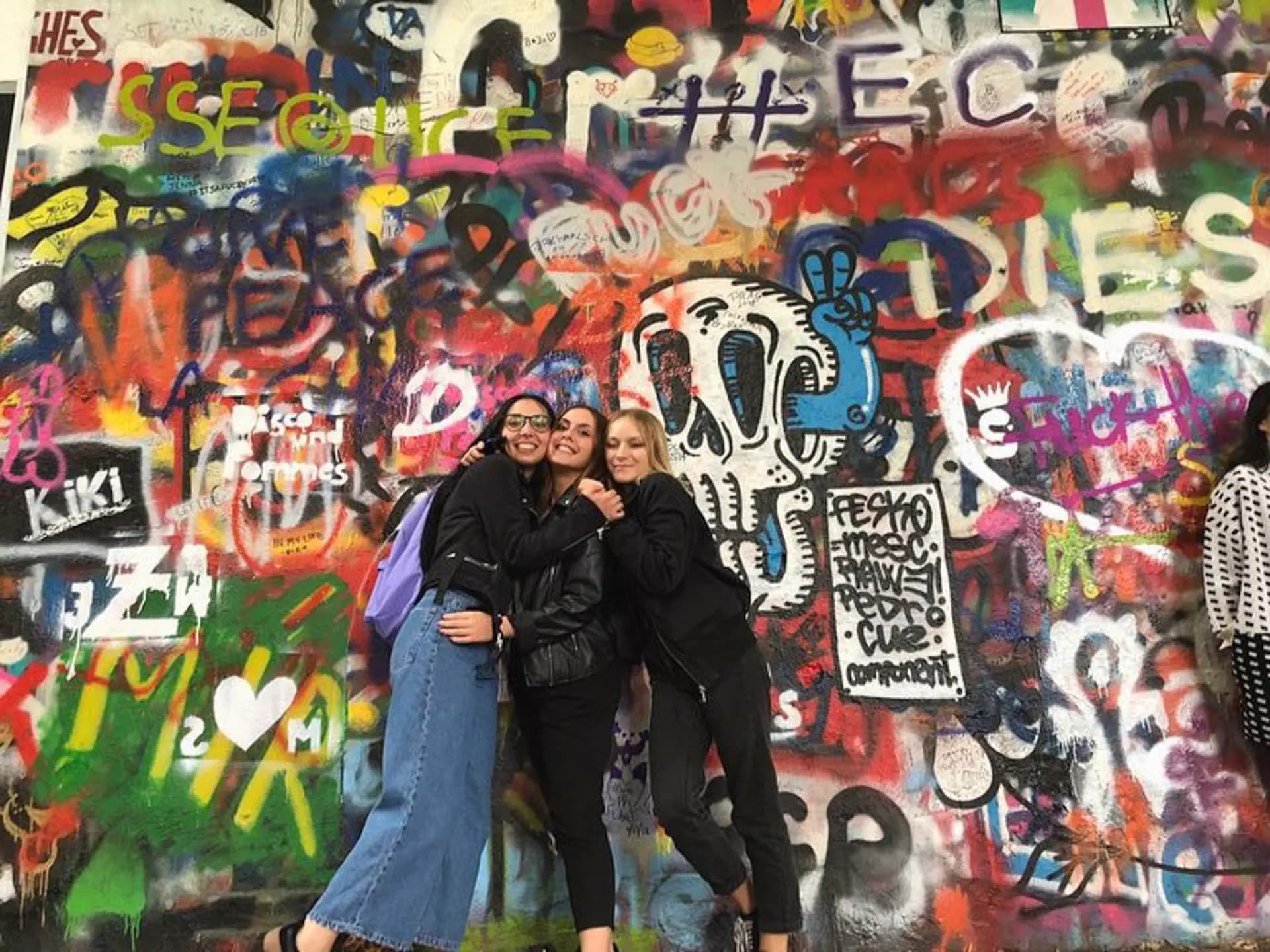 Sharon Mantelli Ypsc Nh 2018 Cze Rep Ceca Studentessa Amiche Murales Pag Programma Orizzontale (2)