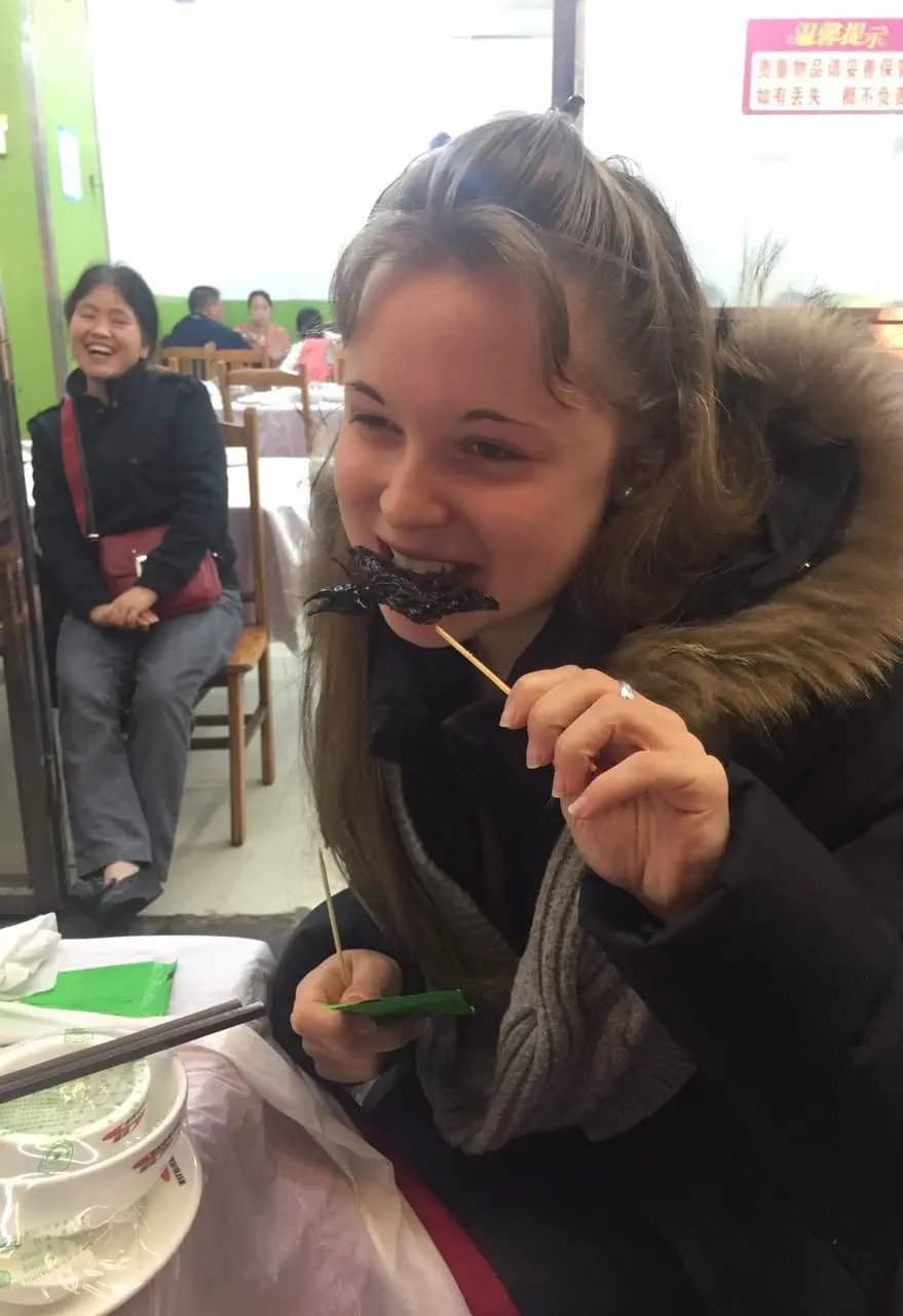 Carlotta Sabatini   Cina   Studentessa  Cibo   Pag Programma   Verticale (2)