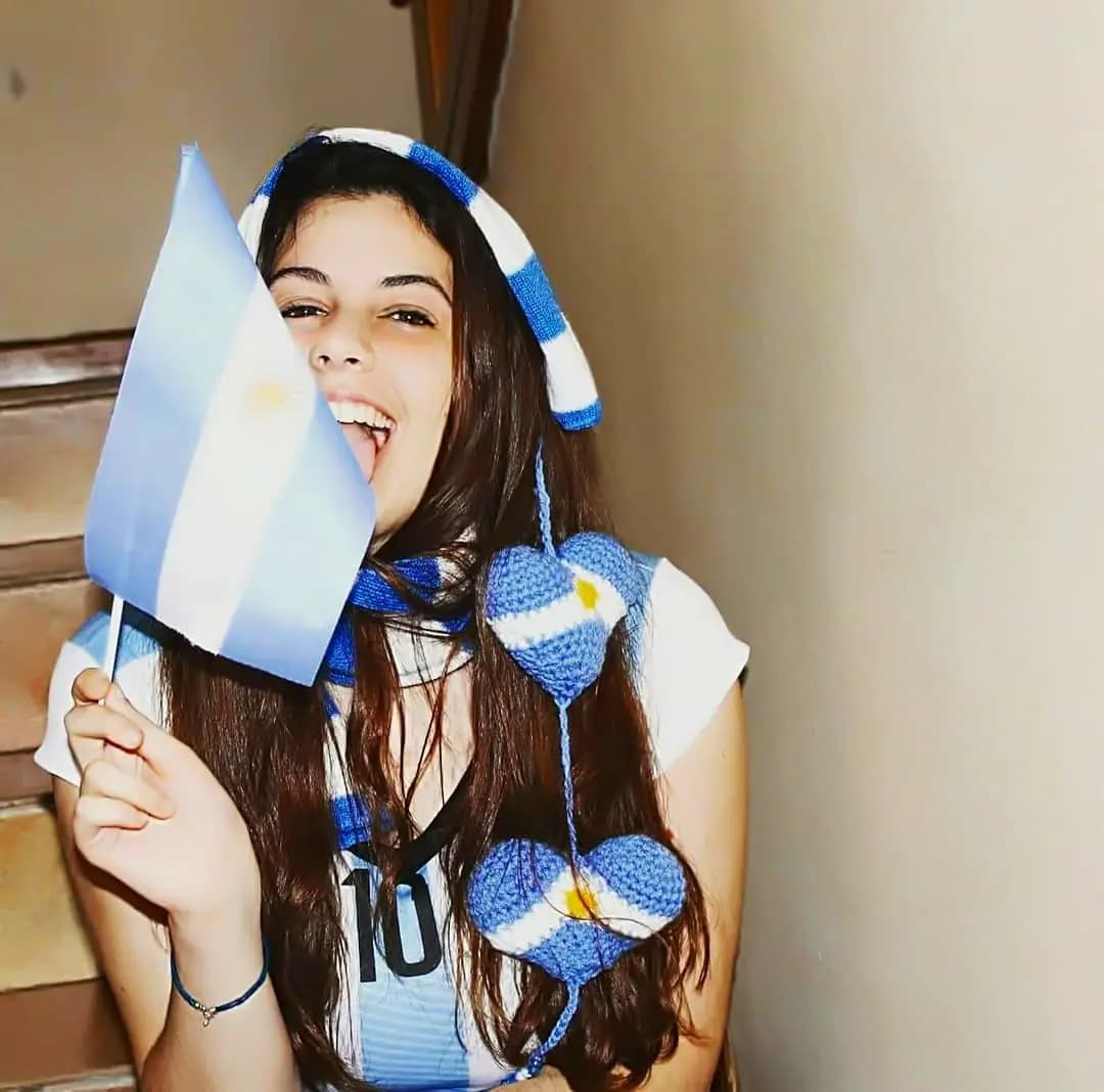 Alessia Giappi Y Psc N H15 Argentina Studentessa Primo Piano Bandiera Interno Quadrata Paf Paese Web