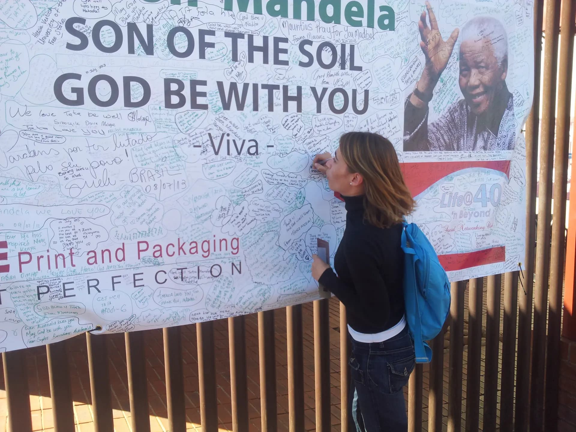 Joseph Ellard Chaperon IP Rsa 2013 Sudafrica Studentessa Cartello Pag Paese Orizzontale (3)
