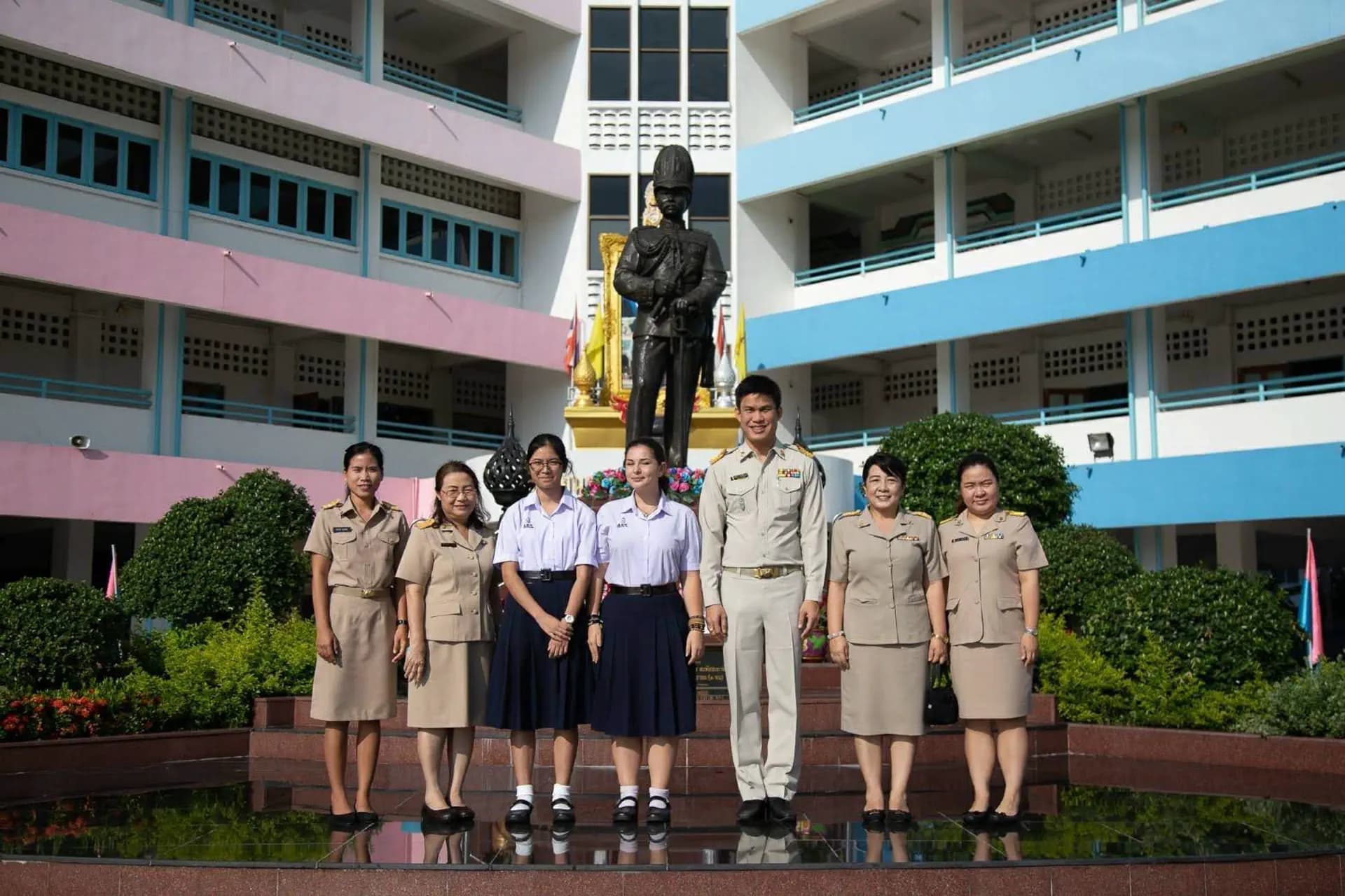 Anna Ciotti Y Pse N H17 Tha Thailandia Studentessa Scuola Divisa Pag Programma Orizzontale (2)
