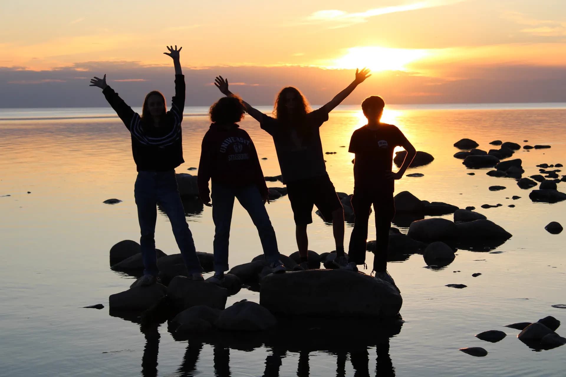 Afs IP Lettonia Pag Paese Gruppo Paesaggio Tramonto Spalle Orizzontale (2)