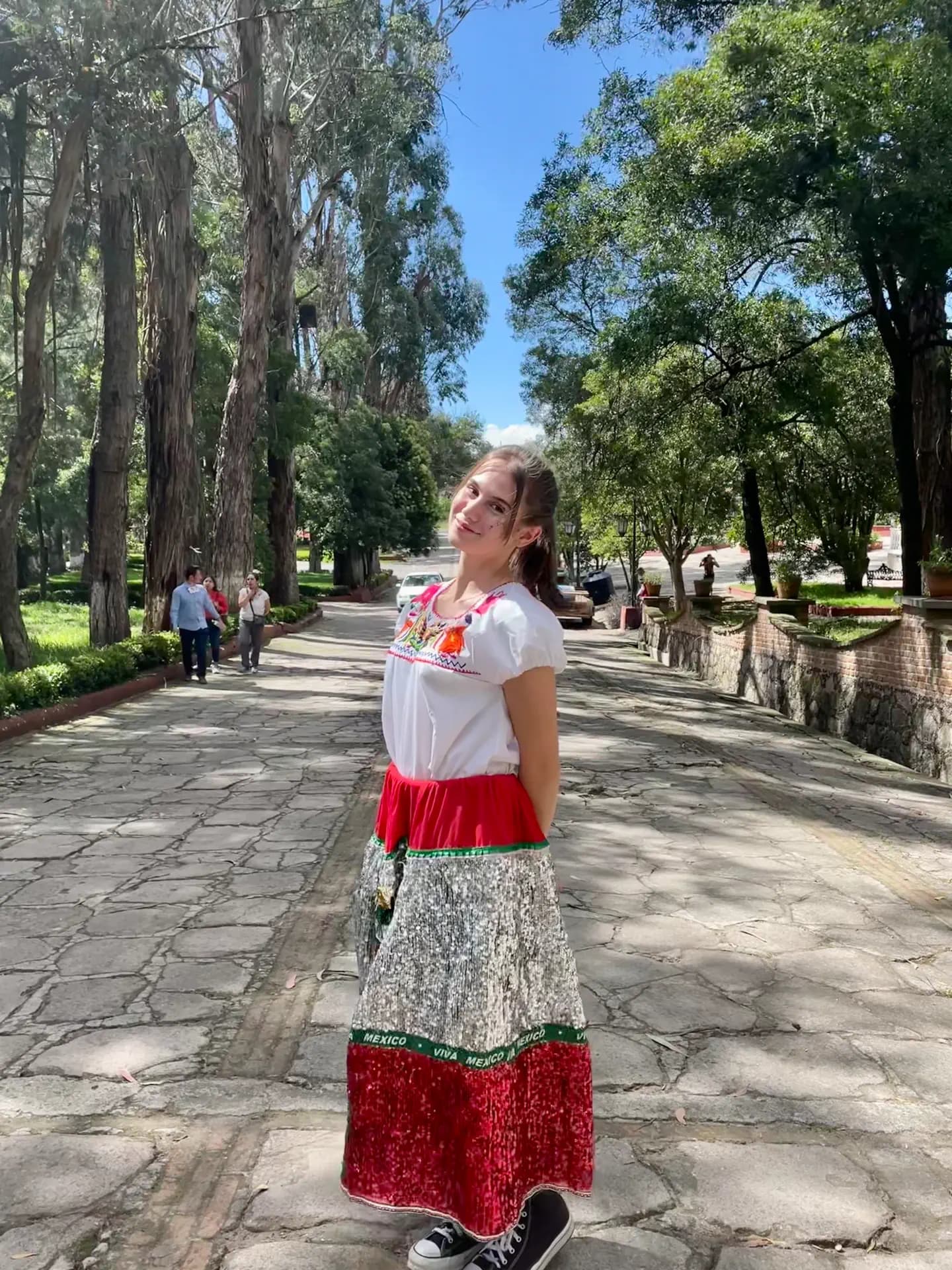 Alissa Viarengo Y Psc N H2023 Mex Messico Studentessa Abito Tradizionale Paesaggio Pag Programma Verticale (1)