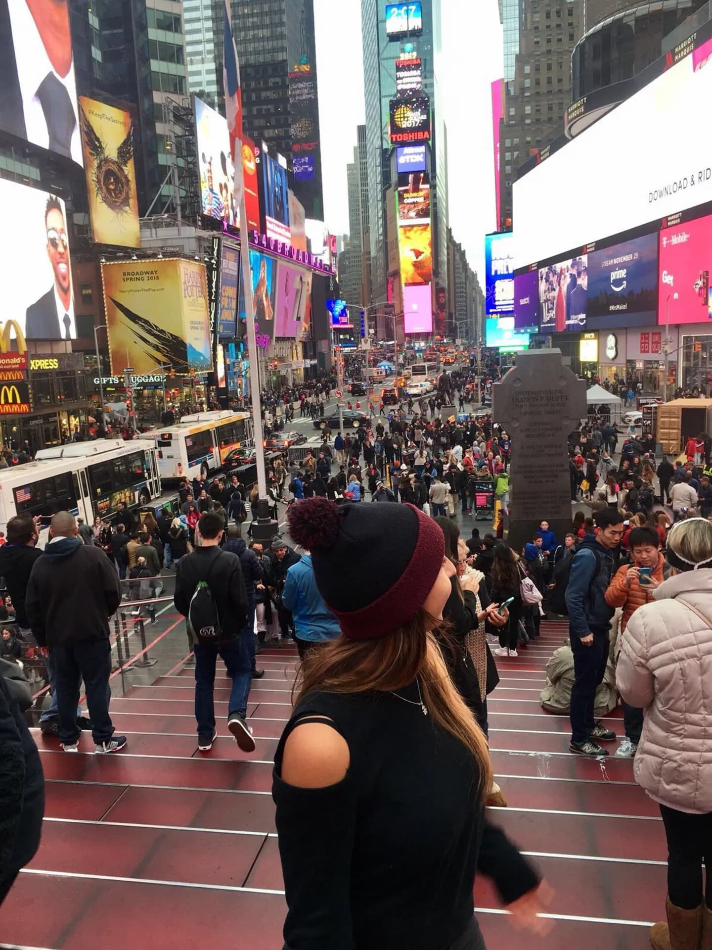 Sara Ursini Y Psc Nh 2017 Usa Stati Uniti Studentessa Città Paesaggio Spalle Pag Paese Verticale (3)