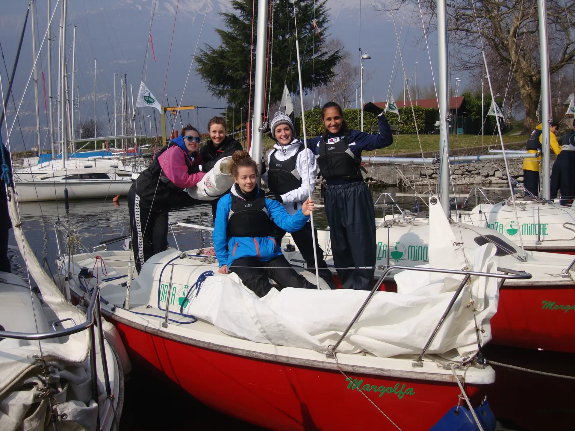 Marta Radice Y Psc Nh 2015 Swe Svezia Studentessa Gruppo Barca Pag Programma Orizzontale (4)