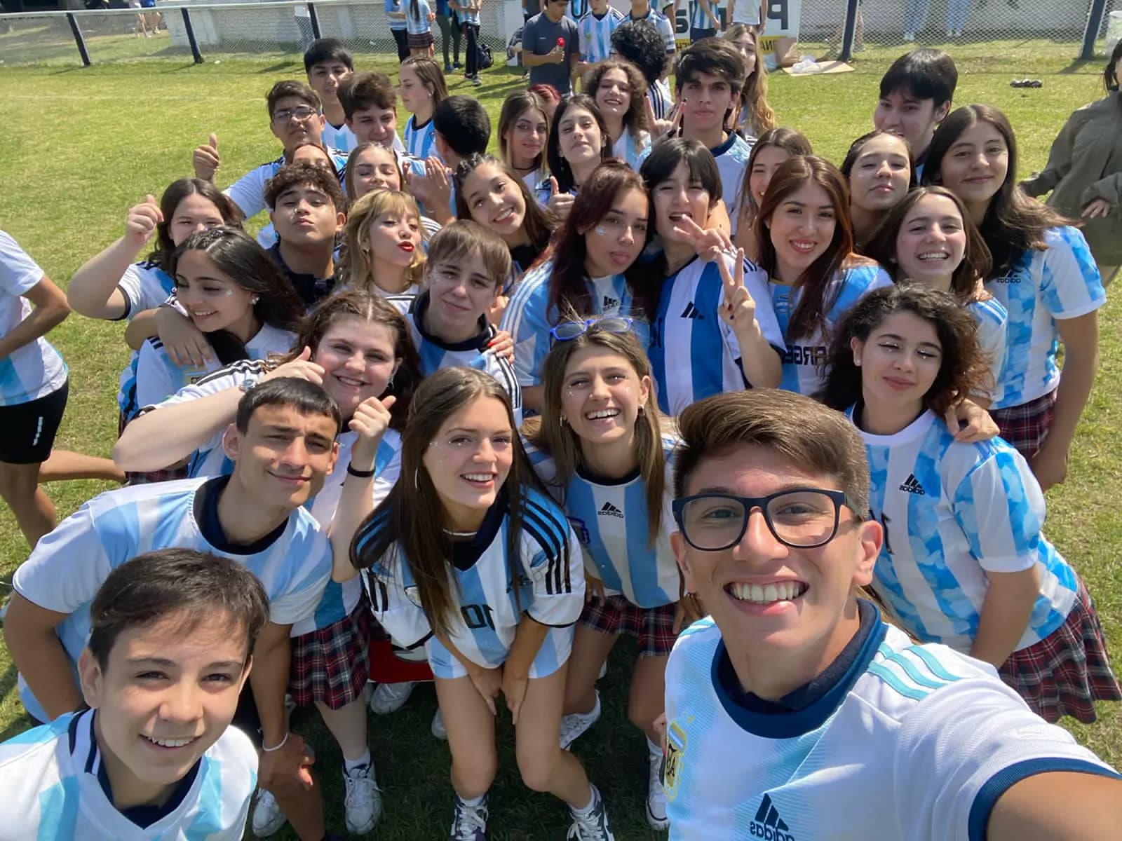 Beatrice Lagò Yparg 22 Argentina Gruppo Maglietta Nazionale Primo Piano Studenti Pag Programma Orizzontale Web