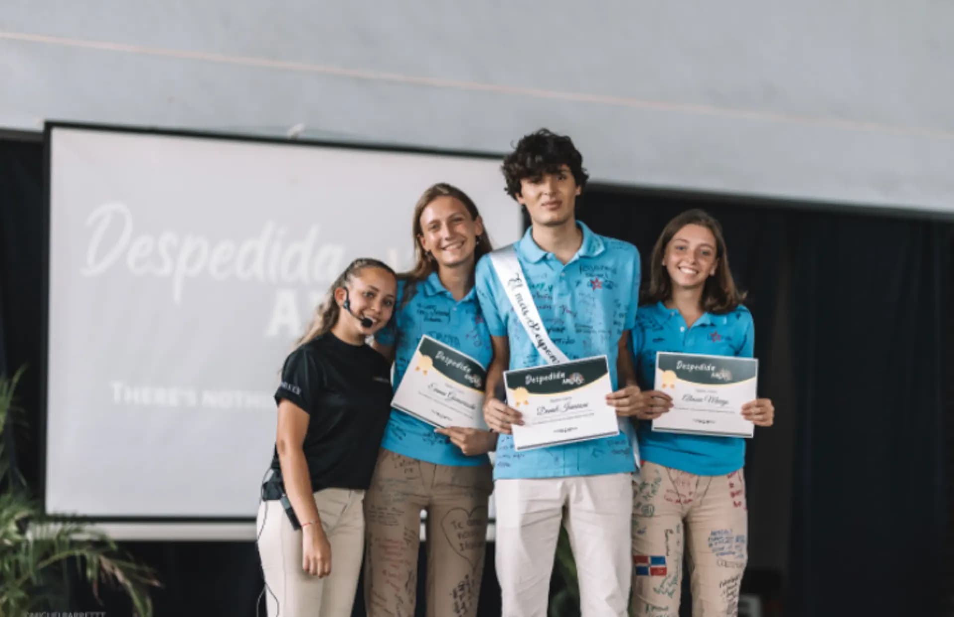 Emma Gomareschi Y Psc Nh 2021 Dom Rep Dominicana Studentessa Amici Maglietta Pag Programma Orizzontale (1)