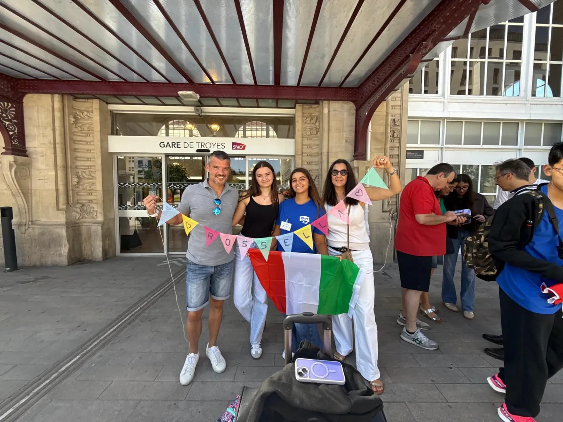 Rossella Martinelli T Rp2 Nh 2025 Fra Cl Napoli Francia Studentessa Famiglia Ospitante Bandiera Pag Programma Orizzontale (4)