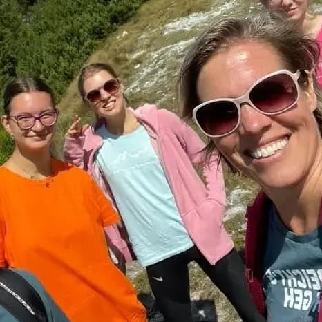 Alice Bini Y P21 Aut Austria Studentessa Famiglia Ospitante Paesaggio Montagna Selfie Pag Programma Orizzontale