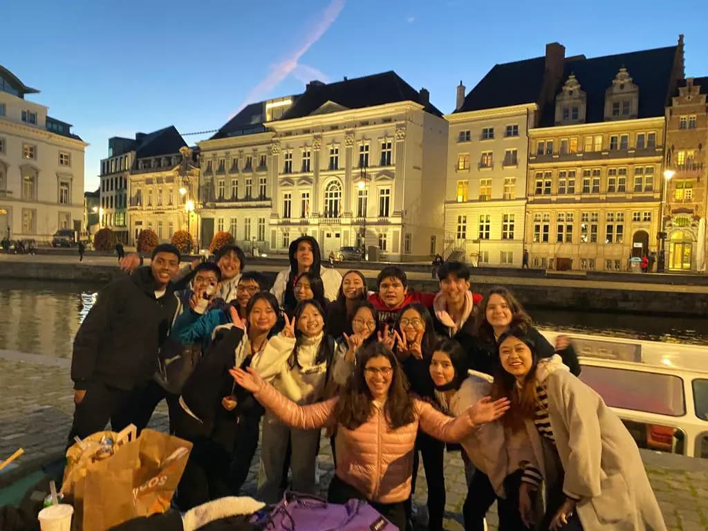 Lisa Milanese T Rp2 N H21 Bfl Belgio Studentessa Gruppo Città . Pag Programma Orizzontale (2)
