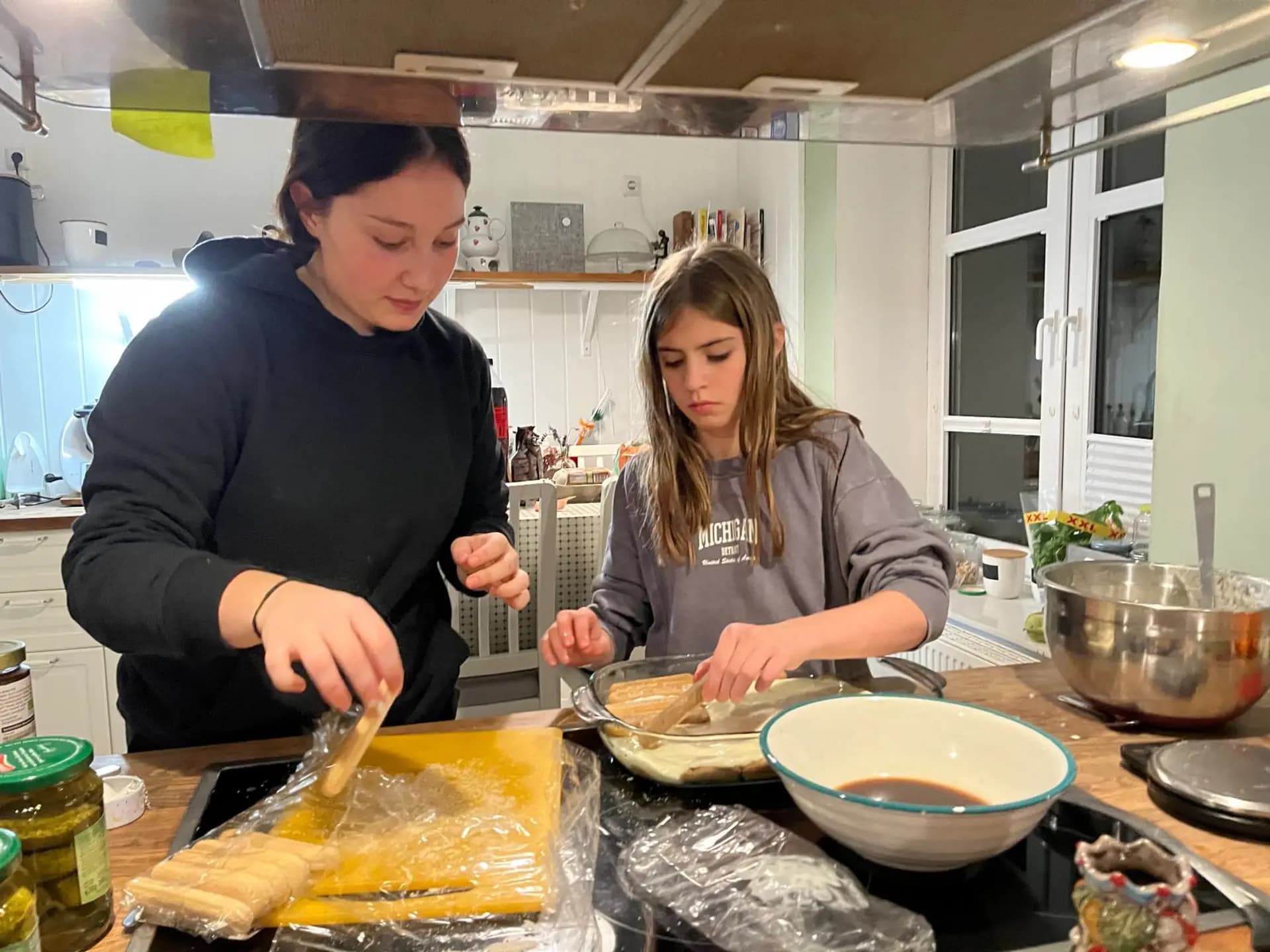 Carolina Barone Y Psc Nh 2024 Egm Cl Pescara Germania Studentessa Sorella Ospitante Bambina Cibo Casa Pag Programma Orizzontale