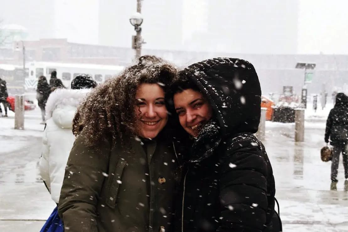 Valentina Targa Y Pse N H18 Can Canada Anglofono Studentessa Amiche Paesaggio Pag Progamma Orizzontale (2)