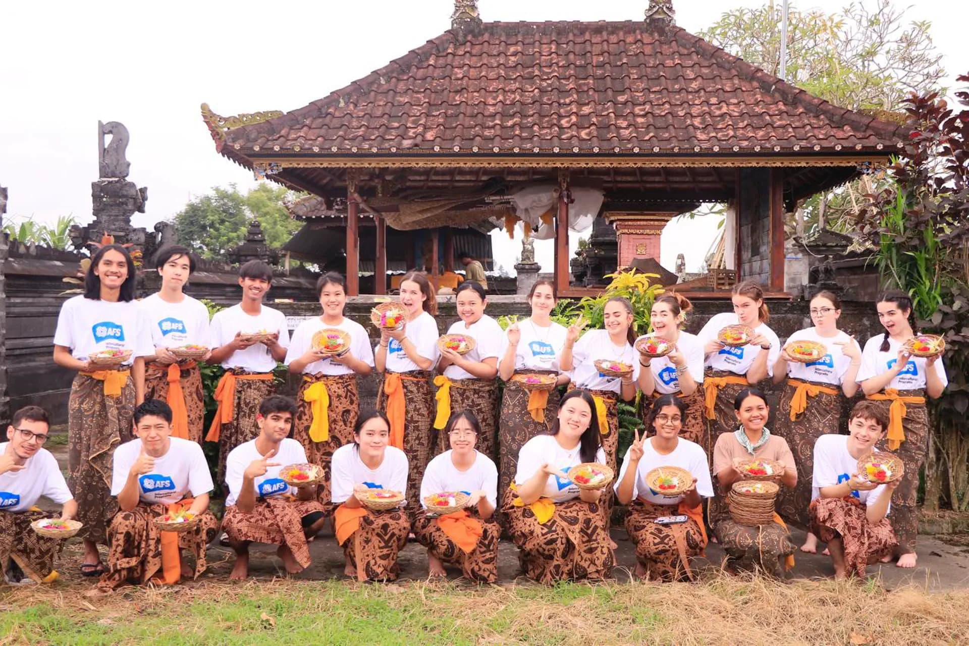 Alessandra Incorvaia Ypina 022 Indonesia Studentessa Gruppo Monumento Pag Programma Orizzontale (12)