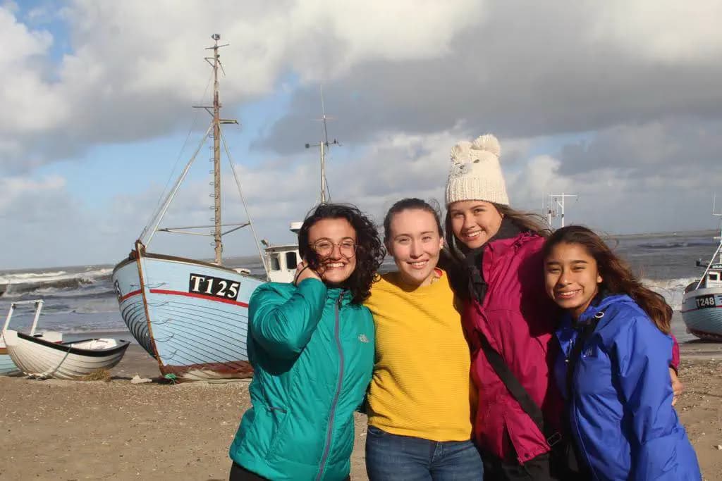 Miriana Challancin Danimarca Studentessa Amiche Mare Pag Programma Orizzontale (2)