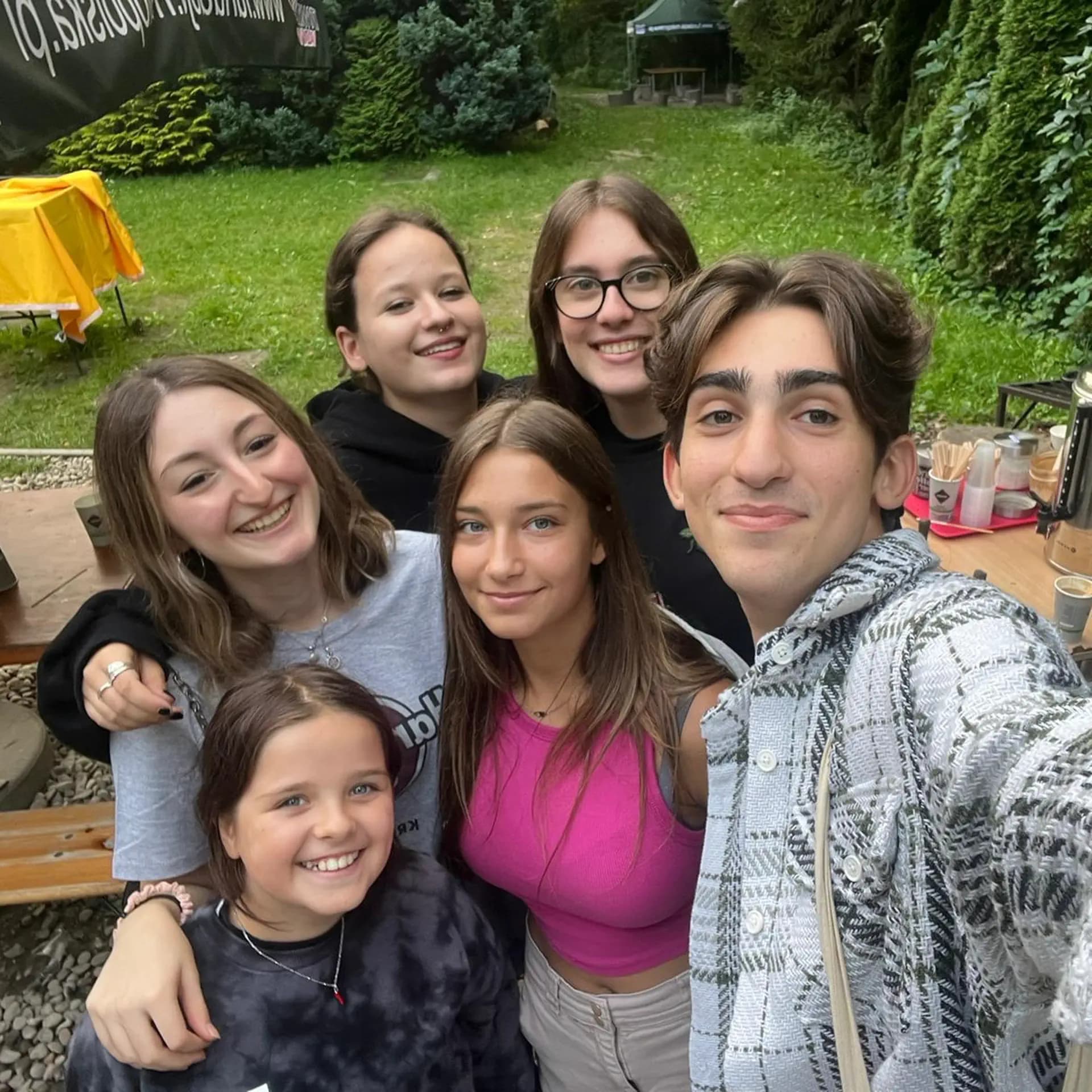 Eleonora Amico Yp 2023 Pol Polonia Studentessa Amici Selfie Pag Programma Quadrato