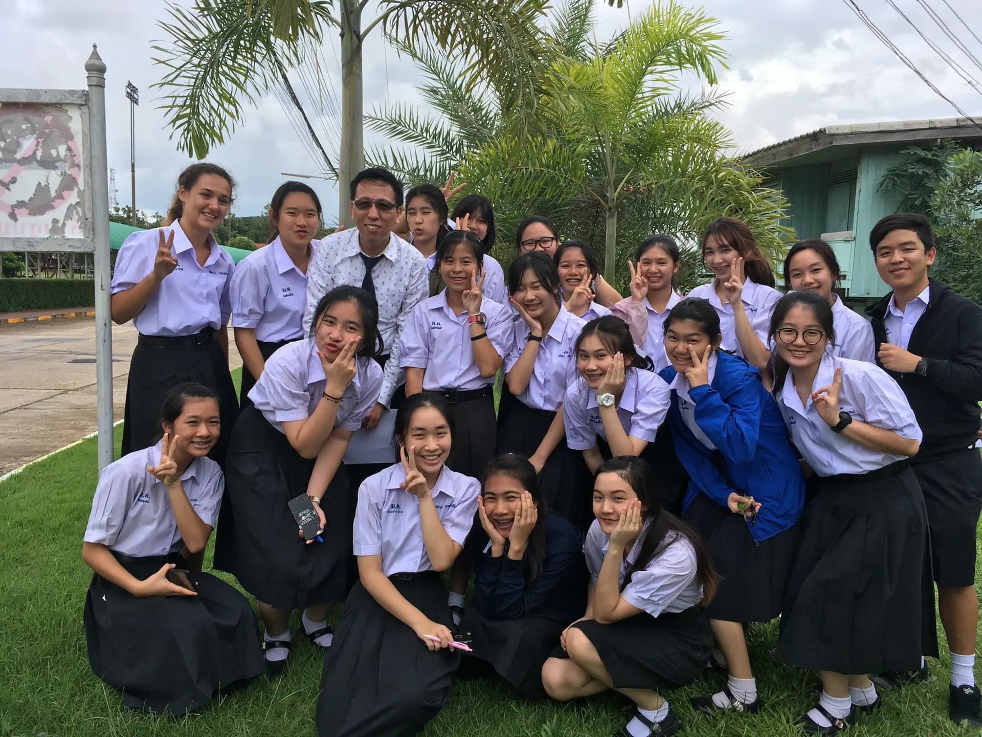 Catalina Baes Y Pse Nh 2017 Thailandia Studentessa Scuola Divisa Gruppo Pag Programma Orizzontale (2)