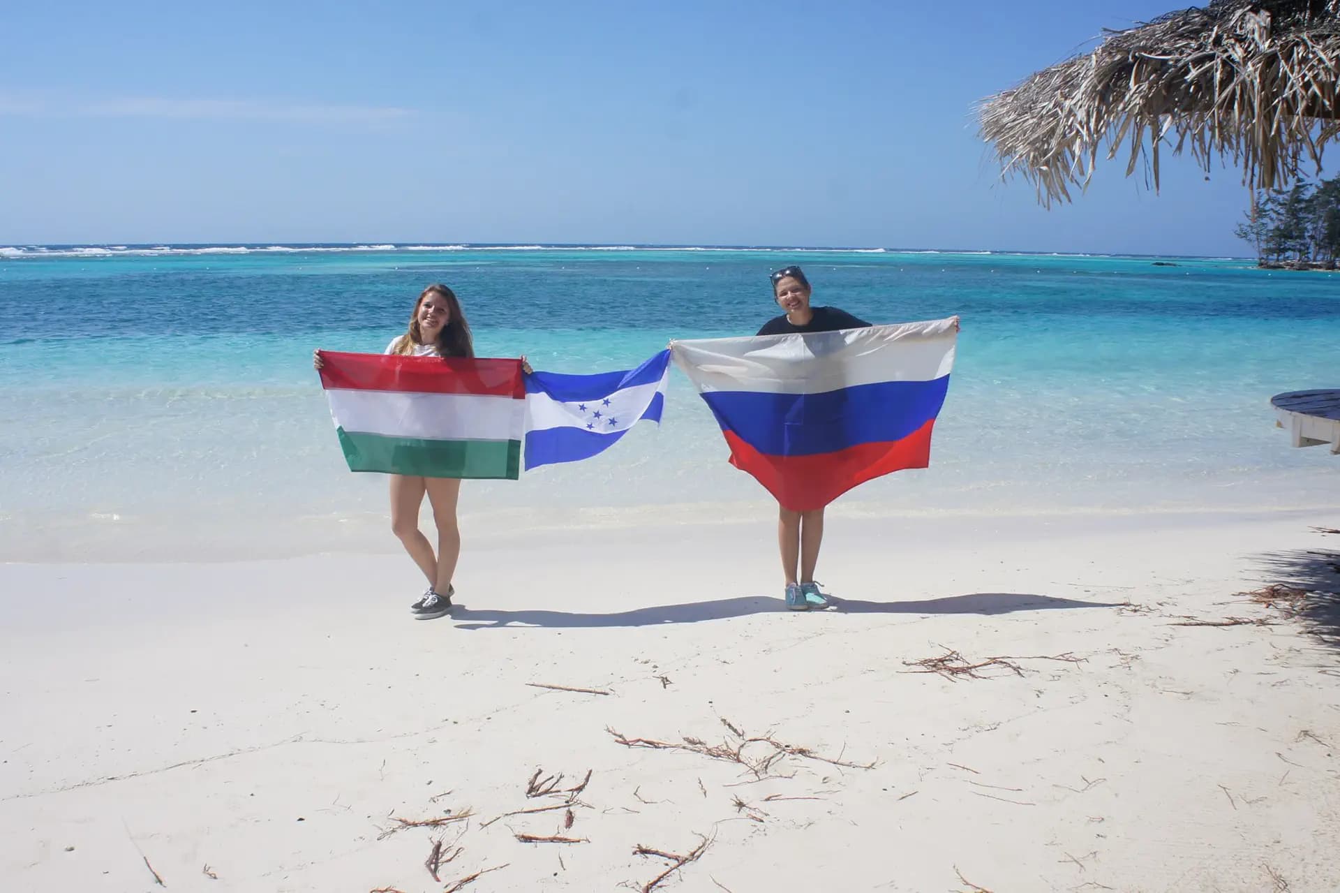 Afs IP Honduras Studentesse Paesaggio Mare Bandiere Spalle Pag Paese Orizzontale