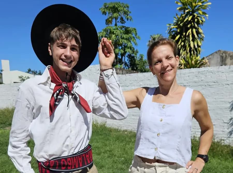 Federico Latini Yp Arg 2024 25 Cl Pavia Argentina Ragazzo Mamma Ospitante Esterno Sombrero Piano Americano Pag Programma Verti