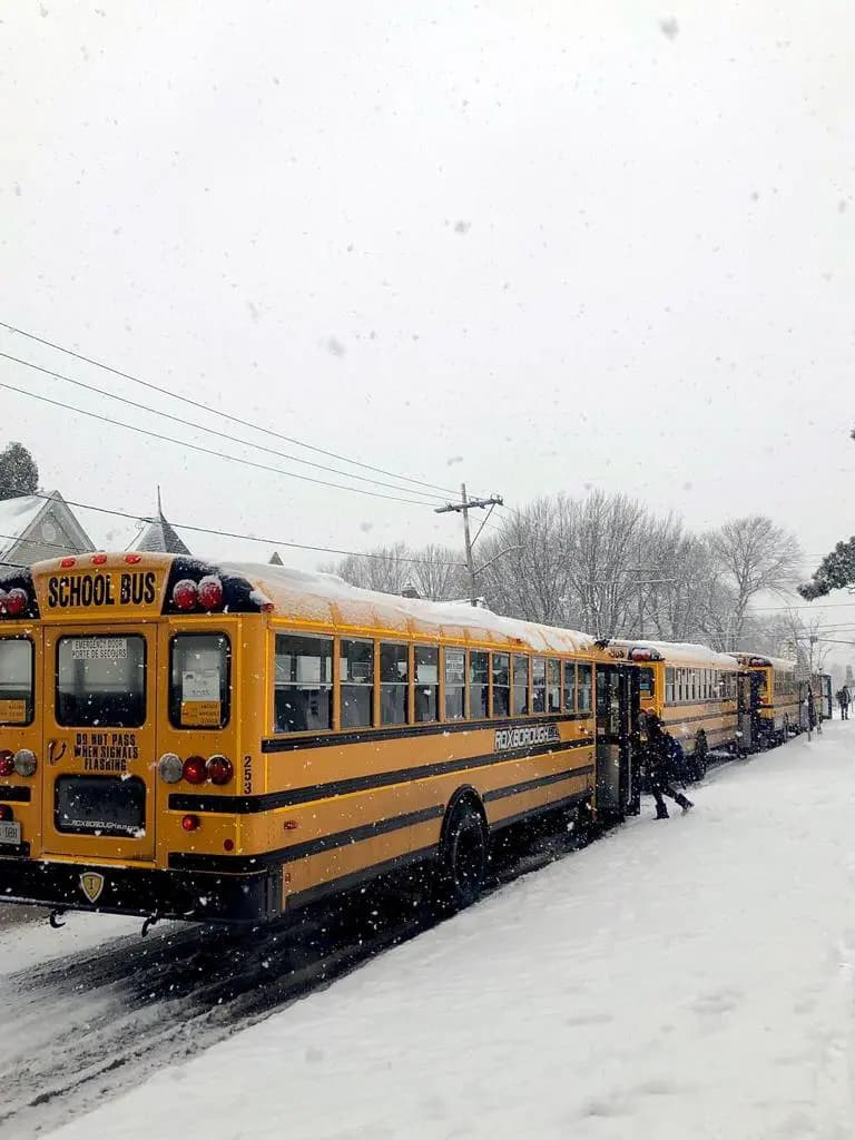 Francesco La Monica Yp Can Engl 19 Canada Anglofono Yellow Bus Pag Paese Orizzontale