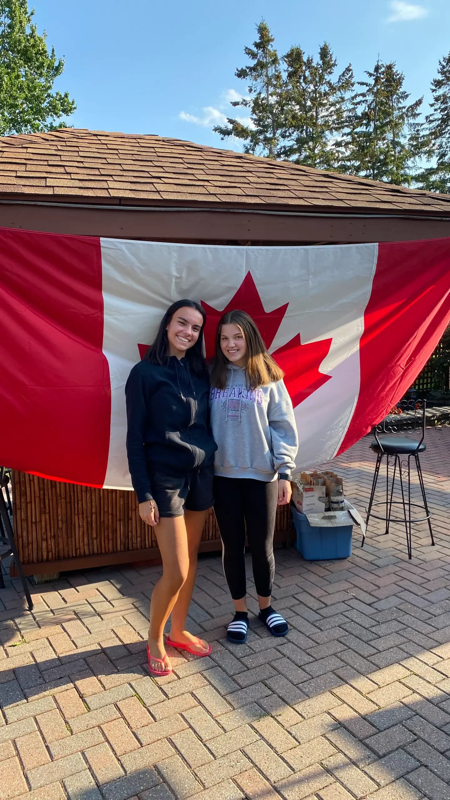 Federica Lavenuta Ypca Nengl 21 Canada Anglofono Studentessa Bandiera Esterna Pag Programma Verticale