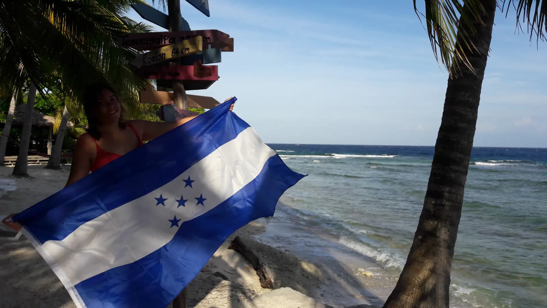 Alessia Bernini Yphon 2016 Honduras Studentessa Paesaggio Mare Bandiera Pag Paese Orizzontale