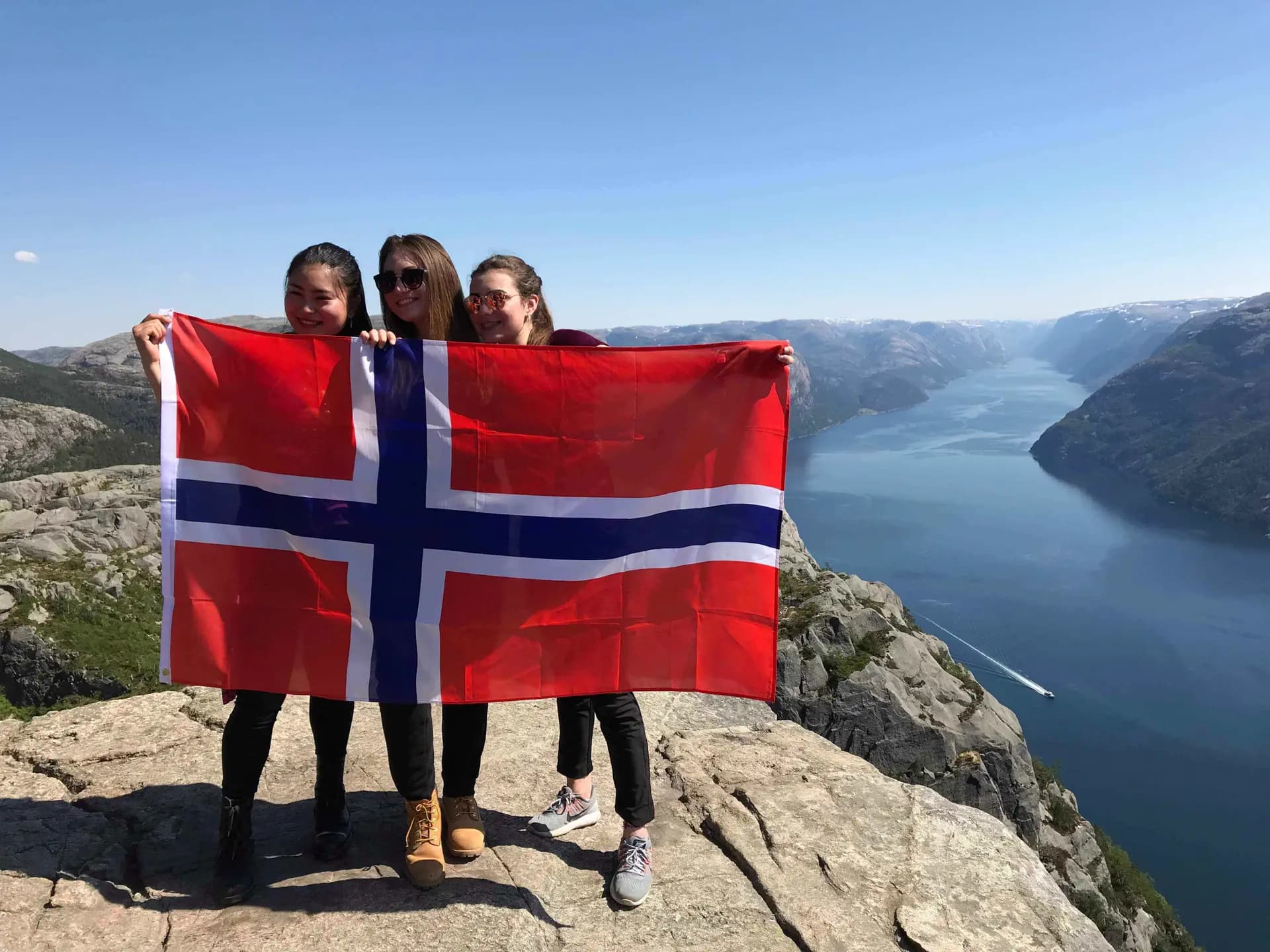 Elena Mazzeri Y Psc Nh 2017 Norvegia Studentessa Amiche Bandiera Paesaggio Pag Programma Orizzontale