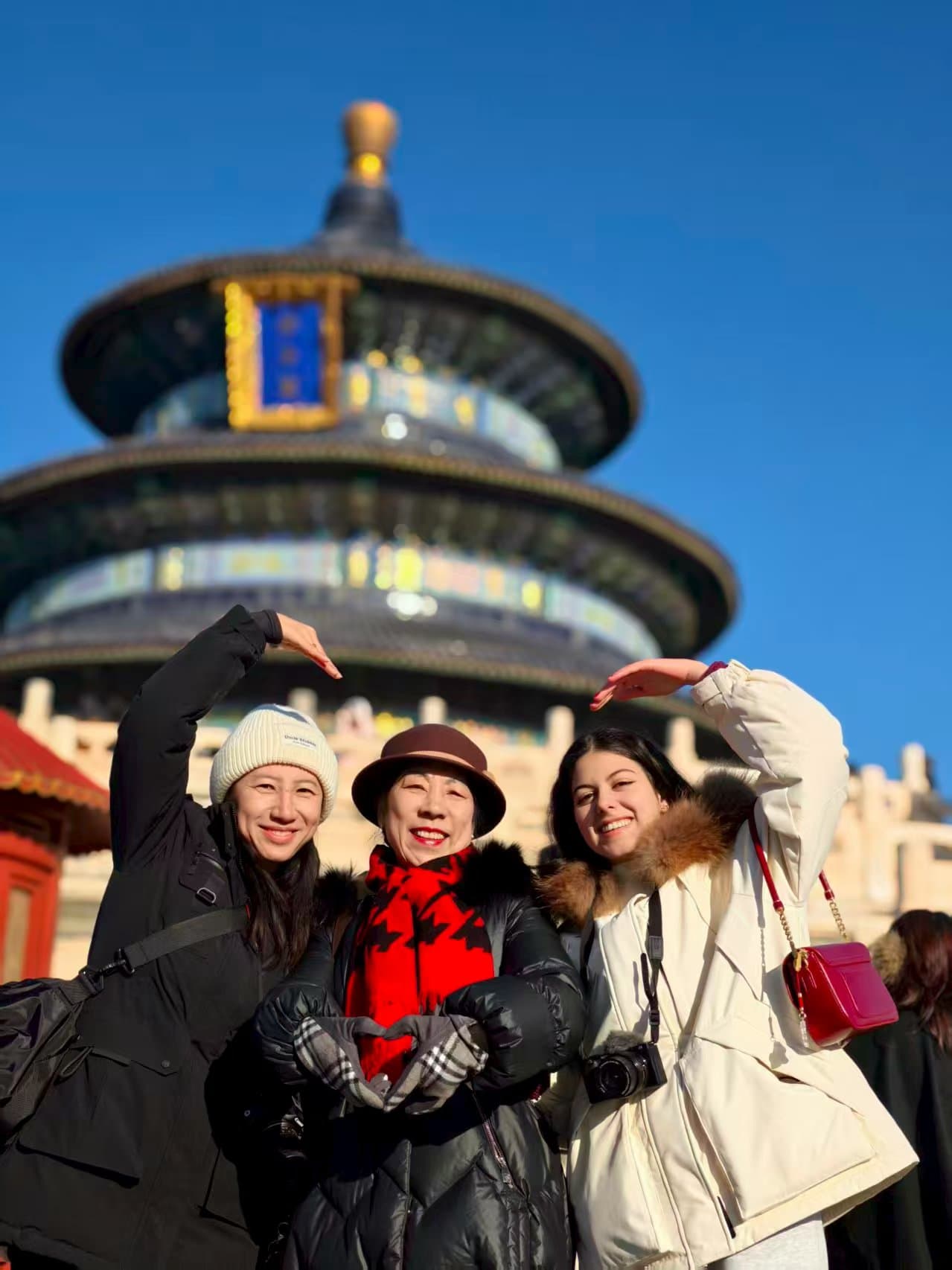 Sarah Assenza Y Psc Nh 2025 Cina Monumento Verticale