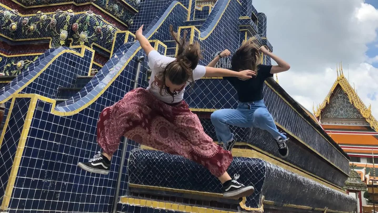 Cristina Vezzoli Y Pse Nh 2019 Tha Thailandia Monumento Pag Paese Verticale (1)