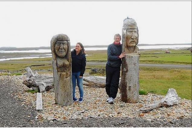 Ragazza che sto uscendo si allontana