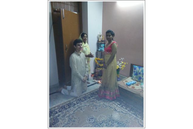 Il Rangoli, per decorare la casa per Diwali, fatto da Jaqcopo e sua sorella ospitante