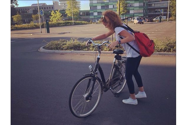 Ogni olandese che si rispetti troverà sempre il modo di prendere la bicicletta almeno quattro o cinque volte al giorno: che sia per fare la spesa, per portare fuori il cane, o per andare a scuola -Asia, Olanda
